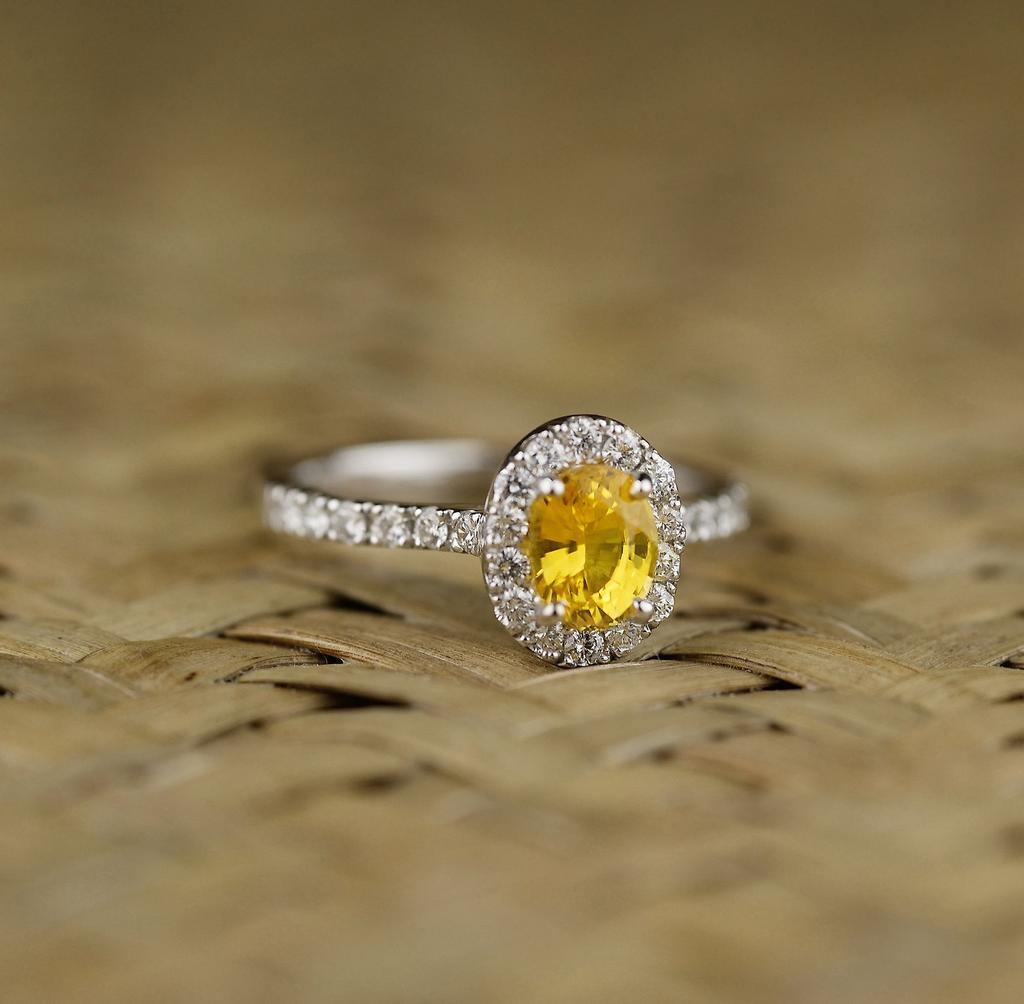 Кольцо для помолвки с сапфиром Кольцо для помолвки с натуральным цейлонским желтым сапфиром и бриллиантами