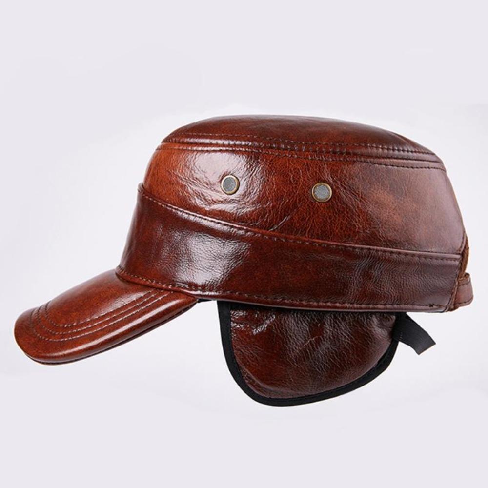 Кожаная бейсболка. Первый слой. Кепка из коровьей кожи с плоским верхом. Теплые уши осенью и зимой.