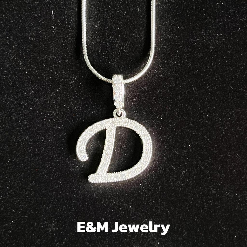 Королевский двор - Ожерелье в стиле «Дрянные девчонки» - Набор подвесок: Крест, Корона и Римская цифра, полностью покрытых цирконием - Роскошный позолоченный медный чокер для женщин