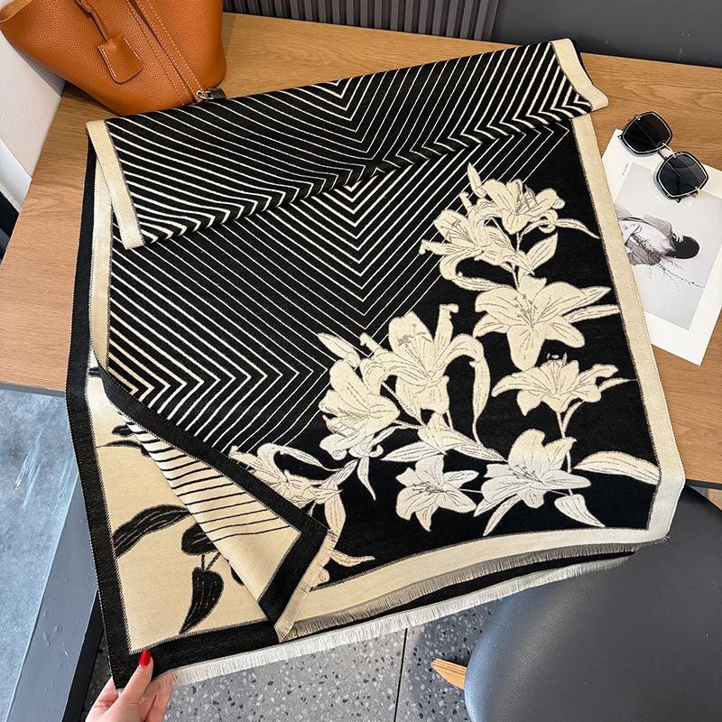 Camellia Contrasting Color Double-Sided Scarf Winter High-End Warm Shawl