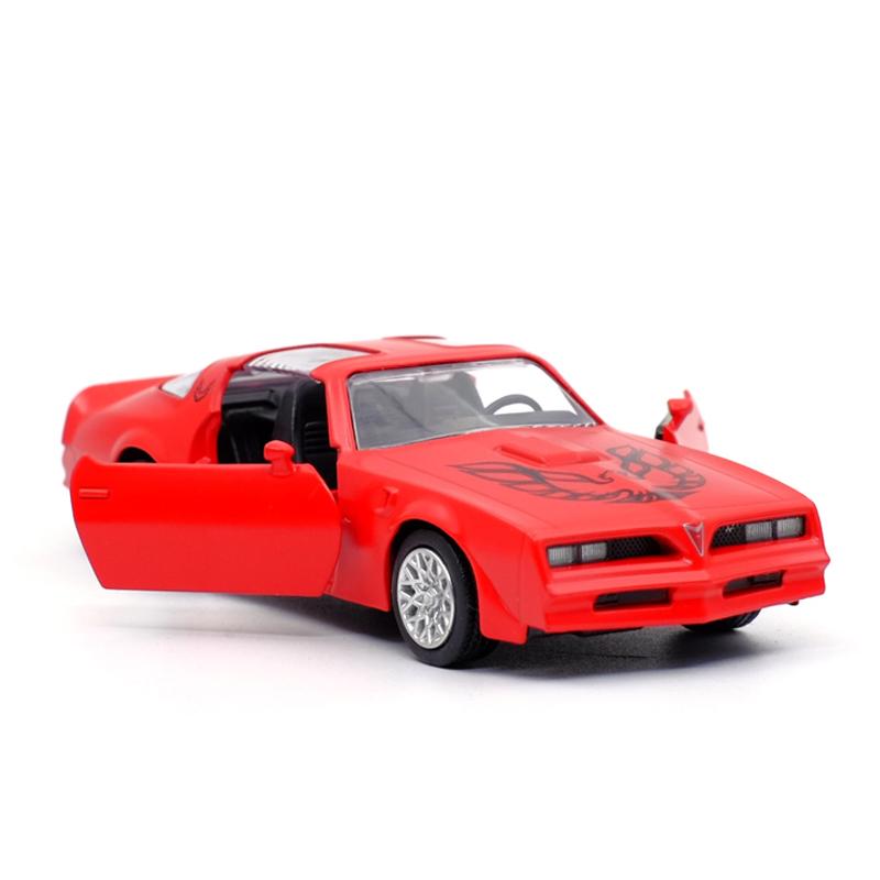 Масштаб 1/36 1978 Pontiac Firebird, литая под давлением модель автомобиля, игрушечный автомобиль с откатным механизмом и открытыми дверями для детей, коллекция подарков для мальчиков и девочек