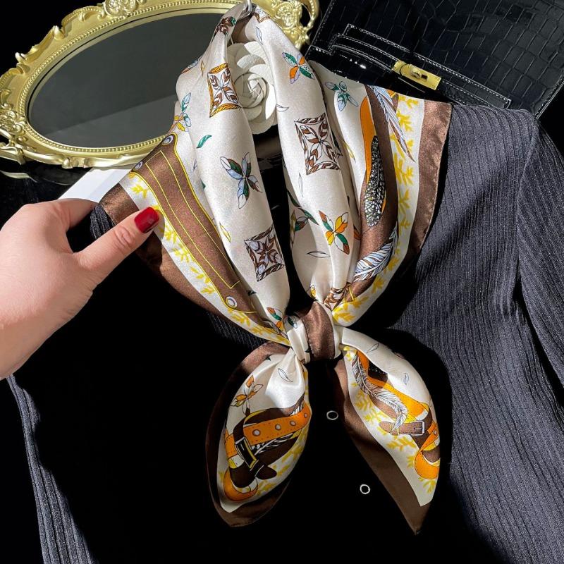 Light Luxury Classic Four-leaf Clover Silk Silk Scarf Women's Light Luxury High-grade Mulberry Silk Scarf Business Gift Square Scarf Scarf