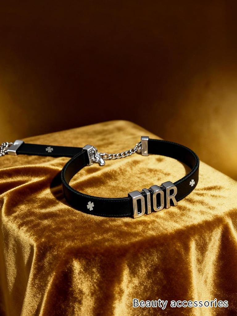 Dior Красивый периферийный чокер, Косметический аксессуар бренда, Кожаный (ПУ) ожерелье с буквами, Регулируемая цепочка, Декор в виде клевера, Шейный ремешок для женщин