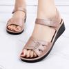 Женские сандалии, летние противоскользящие сандалии на наклонном каблуке, мягкая подошва, мягкая кожа, удобная обувь для мам, толстая подошва, верхняя одежда, сандалии среднего возраста