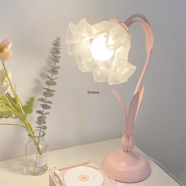 Romantic Pastoral Flower Bedside Lamp for Cozy Bedroom Atmosphere
