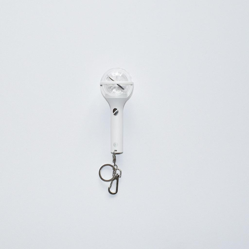Светящийся брелок-подвеска Katseye Mini Luminous Cheering Stick