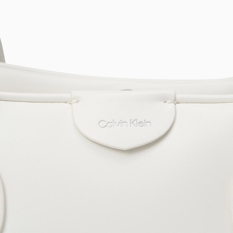 Calvin Klein Элегантный кулон для commuters Синтетический материал Сумка-тоут Сумка на плечо Средняя женская сумка Белый как луна 4F3369G-4LX