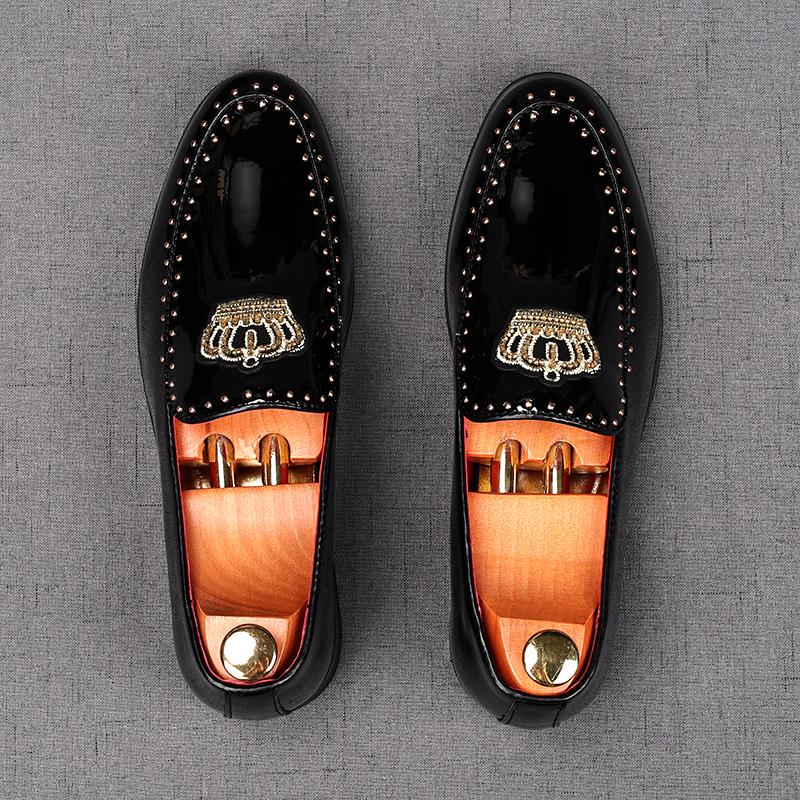 Мужские черные лакированные оксфорды с вышивкой заклепками, повседневная обувь, мужская обувь для выпускного вечера, свадебное платье, zapatillas hombre