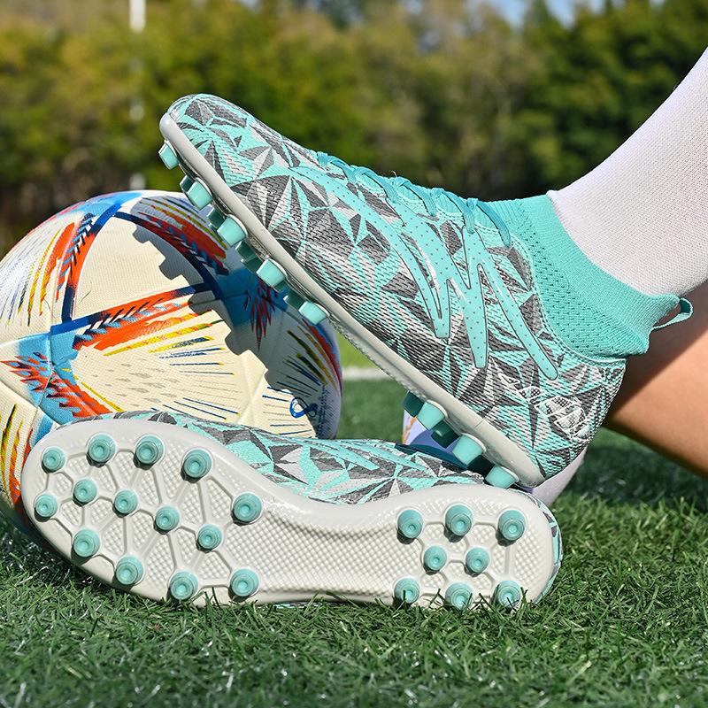 Factory Direct Wholesale Men Outdoor Sport Football Shoes Black Soccer Shoes Low Price Football Shoes Custom