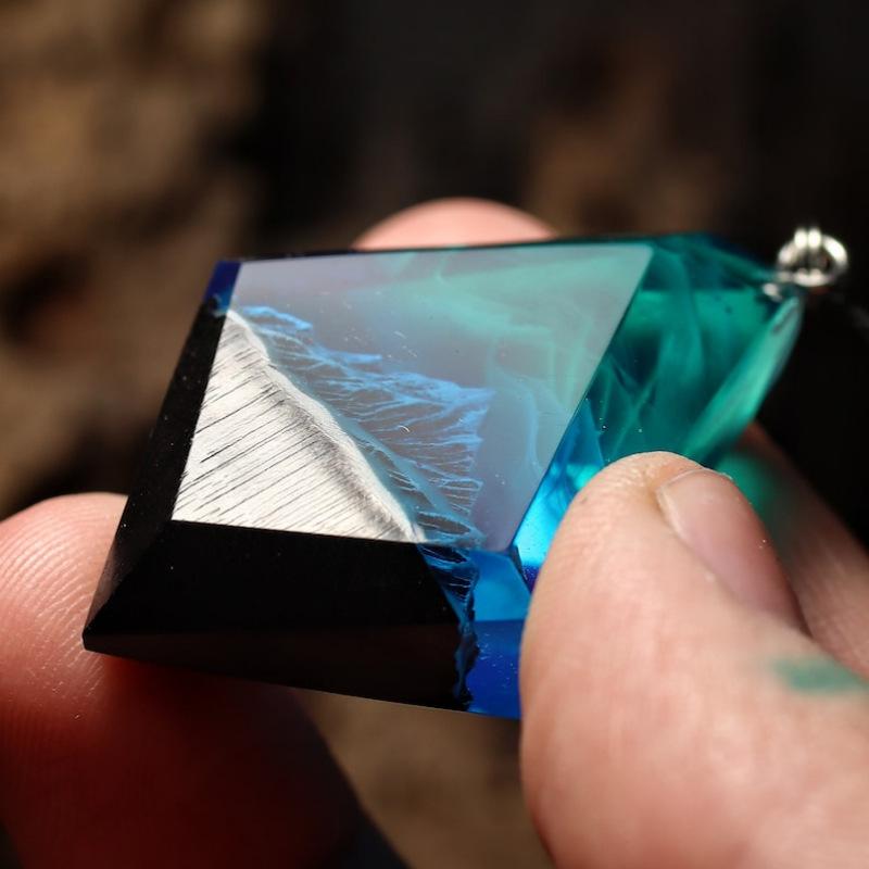 JMXD-Ocean Jellyfish Resin Luminous Pendant Luminous Necklace Personalized Capsule Handmade Couple Birthday Gift for Men and Women