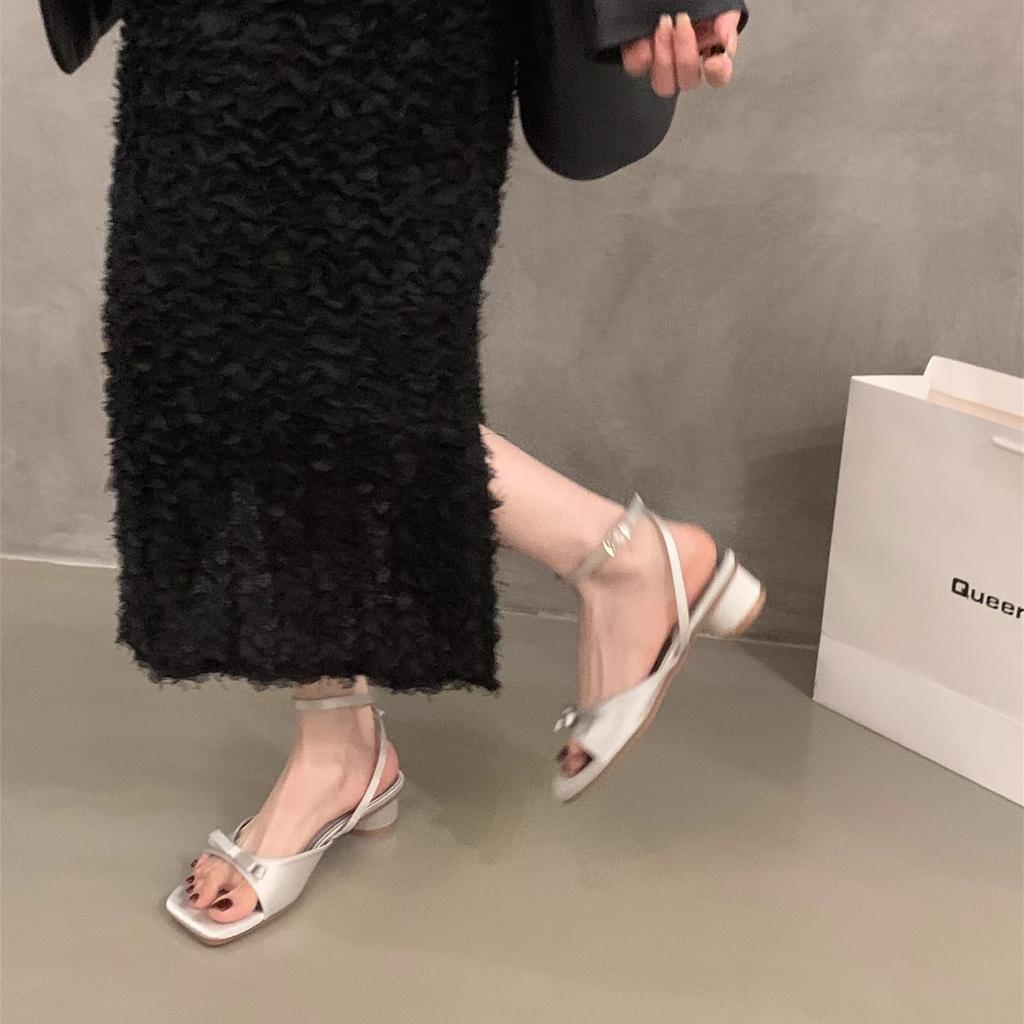 Французский вечерний ветер толстый каблук крутые тапочки женские летние носить высокое чувство 2024 новый сказочный стиль модные сандалии на ремешках женские