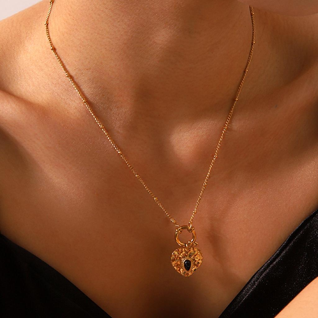 French Retro Court Style Titanium Steel Necklace Non-fading Stainless Steel Heart Pendant Necklace for Women