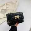 Цепочная сумка под мышкой для женщин Летом Новая Мода и Модная Вышивка Бриллиантовой Нитью Одноплечная Сумка Кроссбоди Маленькая Квадратная Сумка
