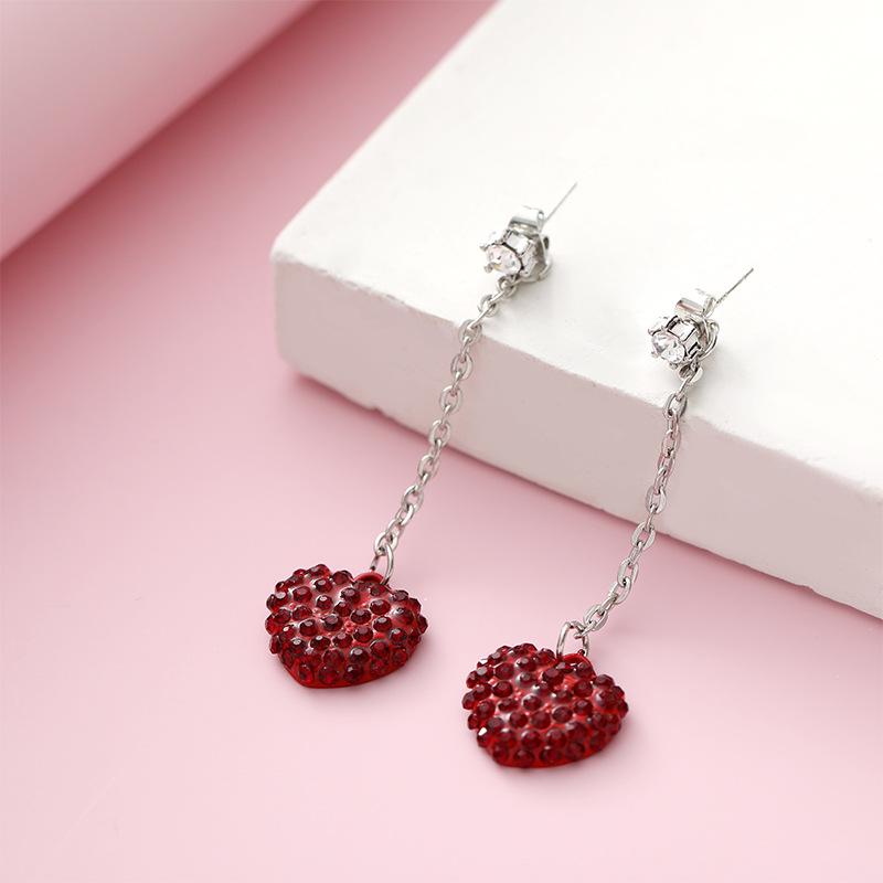 Серьги-подвески в форме сердца из серебра 925 пробы — модные, универсальные и в корейском стиле с акцентами из стразов