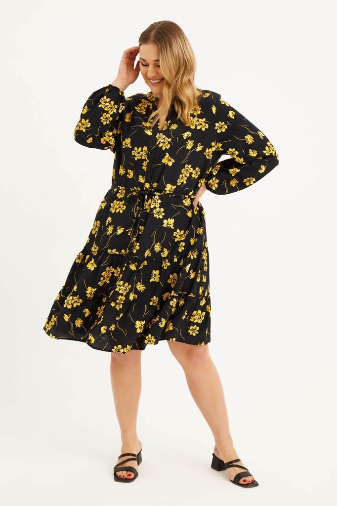 Женское платье большого размера с рюшами и поясом