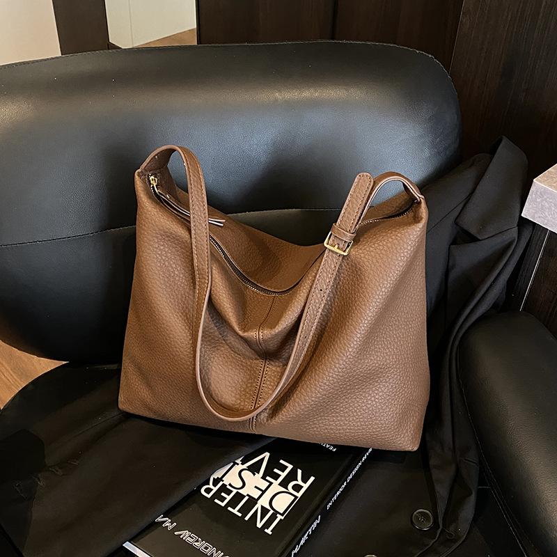 Вместительная ретро-сумка женская осенне-зимняя универсальная 2025 новая простая на плечо через плечо сумка-мессенджер повседневная дорожная сумка