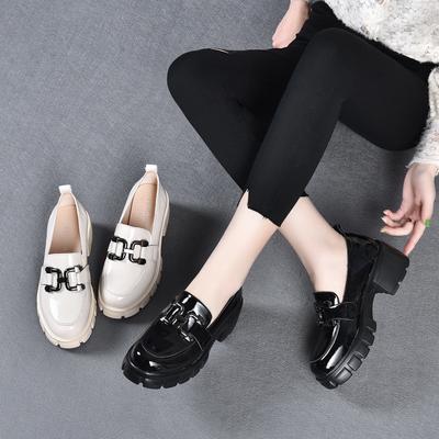 Женские туфли-лоферы на платформе с одной педалью, новинка весна-лето 2025, удобные туфли на каблуке-маффине в британском стиле из коровьей лакированной кожи