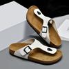 New Fashion High Quality Breathable Lightweight Outdoor Shoes Hollow Out Antiskid Soft Bottom Flat Designer Slides Beach Shoes