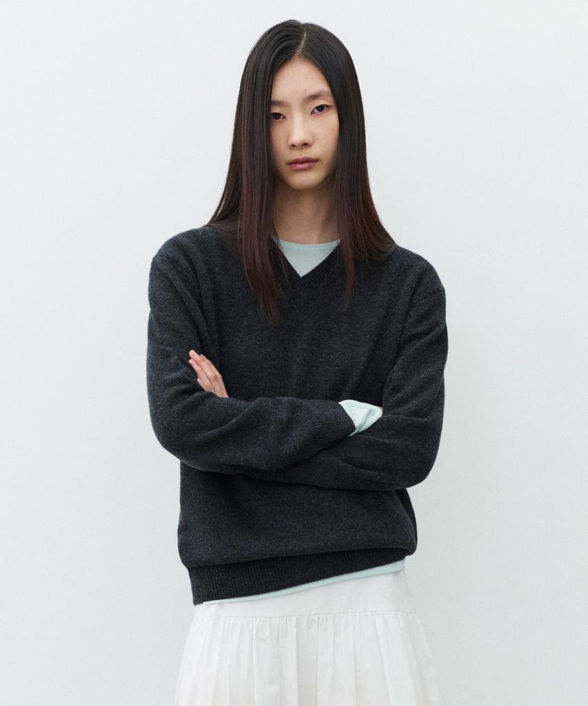 SUARE WOMEN 100% Fine Merino Wool V-Neck Knit Charcoal