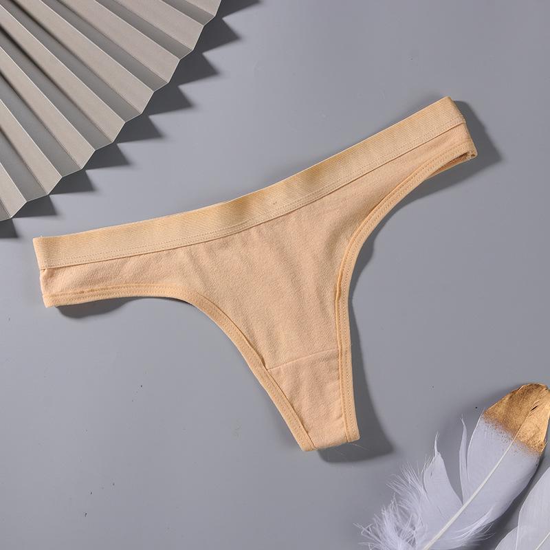 Женские хлопковые комфортные трусики-стринги треугольной формы