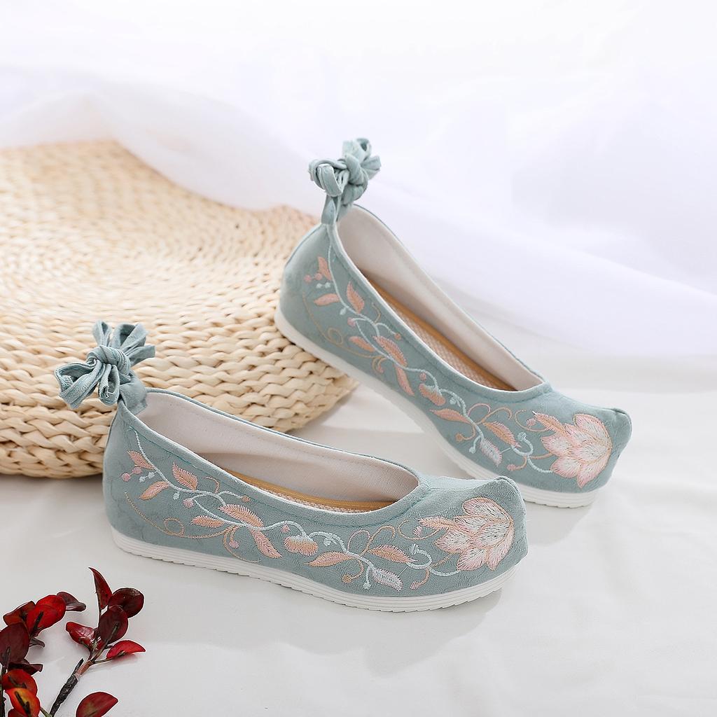 Весной и осенью Melaleuca старинные вышитые женские туфли приобретают деформированную голову Джокера в стиле ретро.