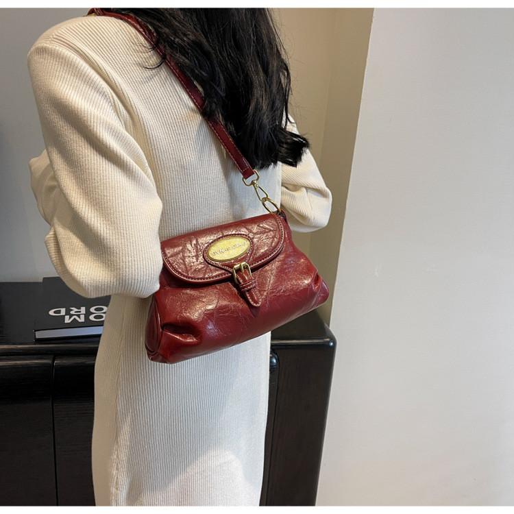 Ielgy Retro One-Shoulder Underarm Bag Female Spring Fashion Simple Messenger Bag