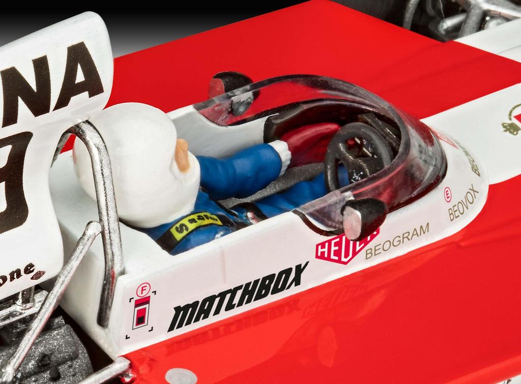 Немецкий Revell 1/32 Surtees TS16/03 Пластиковая сборная модель 07739 (Машина)