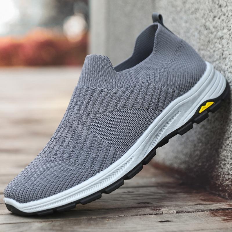 2025 лето новая повседневная мужская обувь на одной педали, носки, обувь для ходьбы с широким голенищем для пожилых людей, нескользящая обувь для ходьбы, обувь для внешней торговли