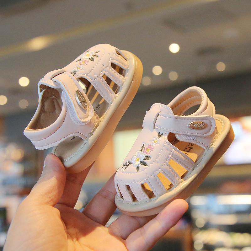Girls' Embroidered Closed-Toe Walking Shoes Summer Soft Sole Non-Slip Princess Sandals0-1Breathable2Children's squeaky shoes