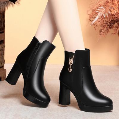 Женские короткие ботинки на высоком каблуке, новые зимние бархатные хлопковые туфли, темпераментный толстый каблук, кожаные туфли, теплые туфли для мамы