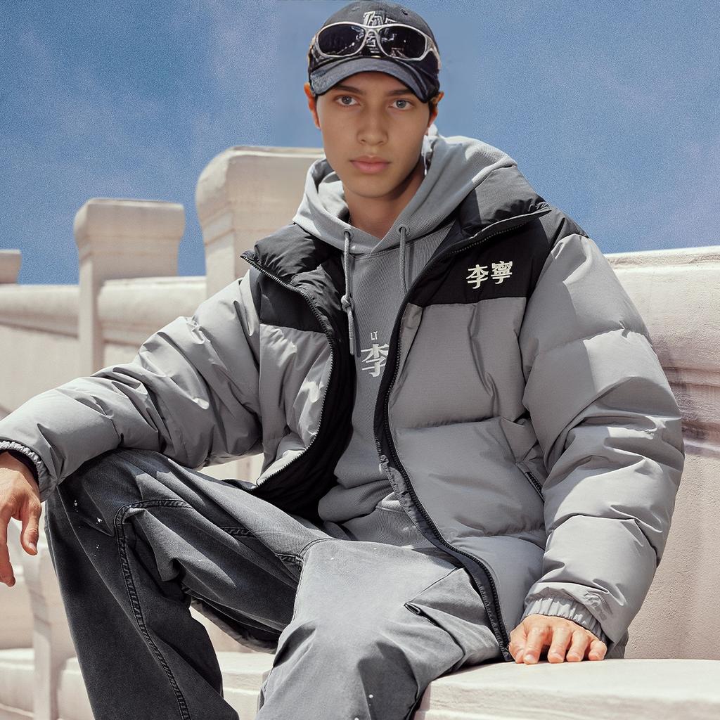 Серия пуховиков Hot Pot от Li Ning Свободный короткий пуховик со стойкой воротником на молнии с длинными рукавами Унисекс Верхняя одежда Грозовой серый AYMV855-5