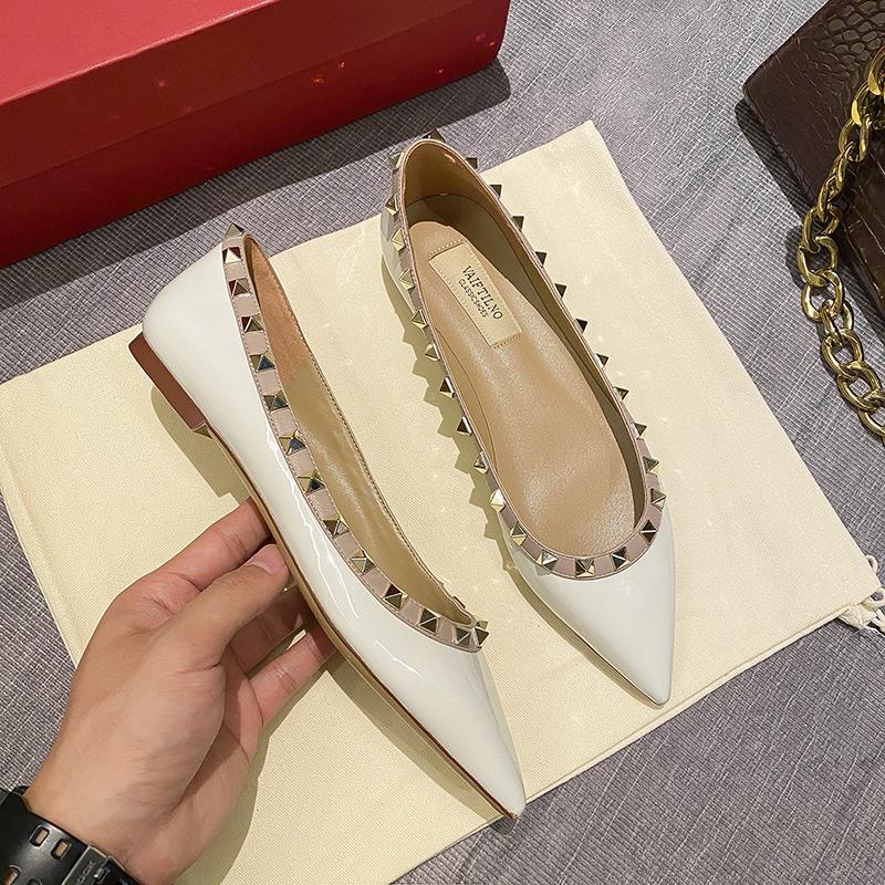 Trendy Fashion Rivets Shallow Black Patent Leather Single Shoes For Women French Style Pointed Flat Bottomed Women's Shoes