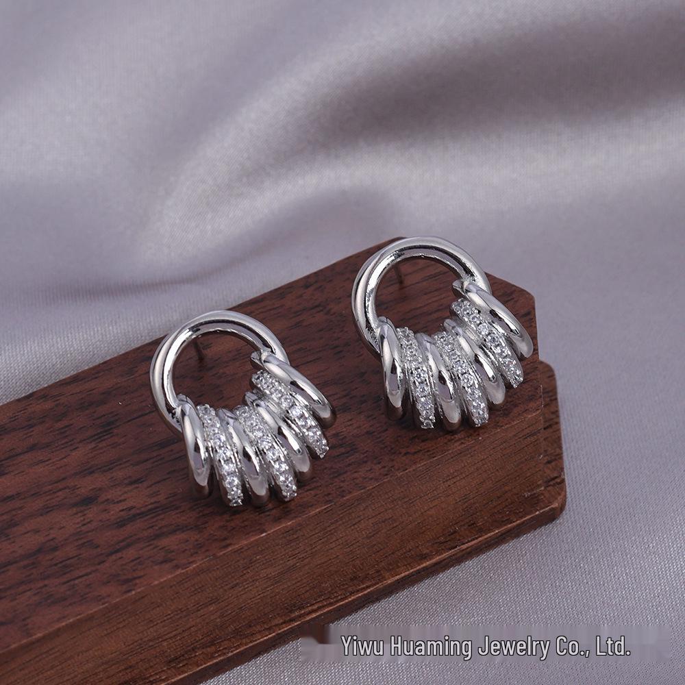 Французские серьги-пусеты с цирконами и бриллиантами в стиле легкой роскоши - Универсальные и трендовые стили