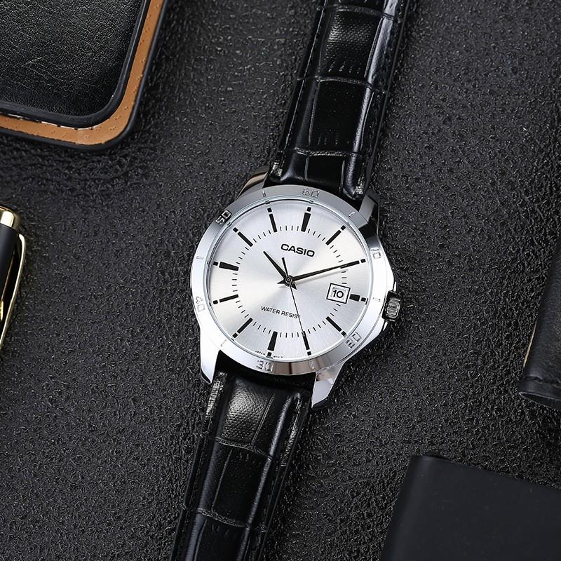 Casio Часы LTP с кварцевым механизмом, ремешок из натуральной кожи/натуральной кожи/ткани, унисекс, серебристый циферблат, MTP-V004L-7A<P-V004L-7A