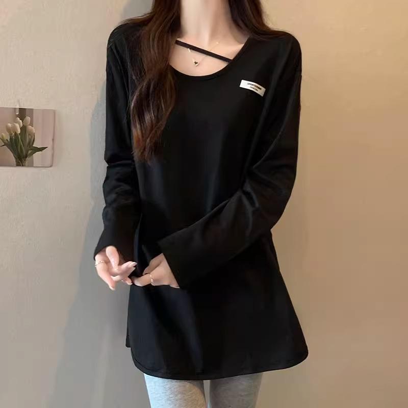 Дизайнерская рубашка с разрезом снизу для женщин, новый осенне-зимний стиль, свободный топ средней длины с брюками-акулами, футболка с длинными рукавами.