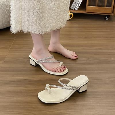 Модные шлепанцы на танкетке с закрытым носком, крутые шлепанцы, лето 2025, новые универсальные повседневные шлепанцы, женская обувь, универсальные шлепанцы