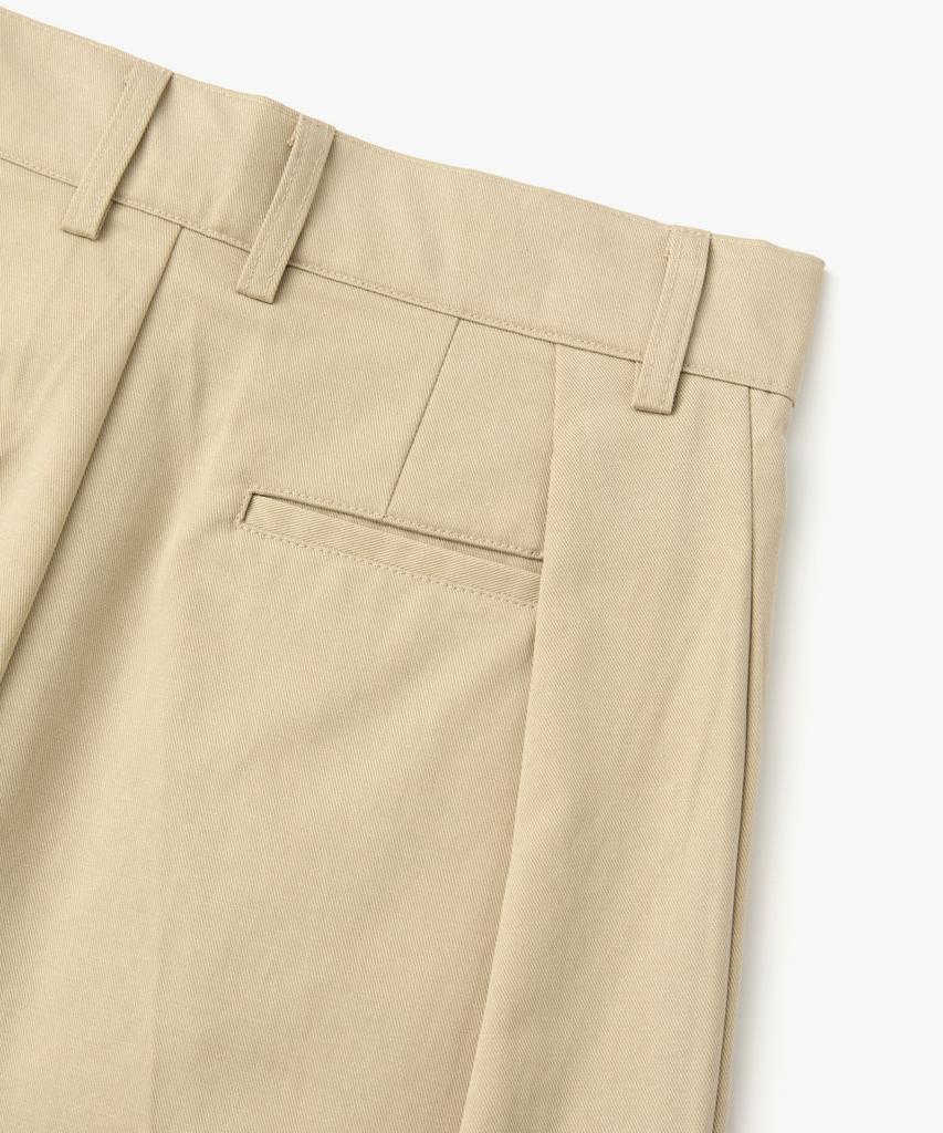 COFWI Cleve Multi-Tuck Shorts Beige