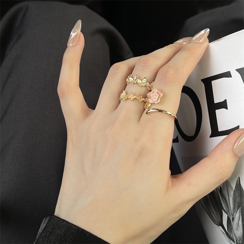 Новая серия дисковых языковых колец Золотая бабочка Роза Открытое кольцо Нишевый дизайн Французское премиальное наборное кольцо