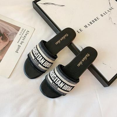 Летние тапочки для женщин, 2025 Новые модные тапочки с вышивкой букв на низком каблуке с одной перемычкой для отдыха