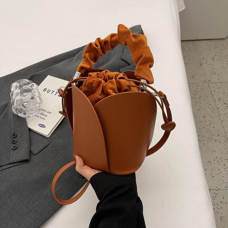 Drawstring Design Water Bucket Bag Women Solid Vegetable Basket Handheld Crossbody Bag Autumn Winter New High End Wedding Bag
