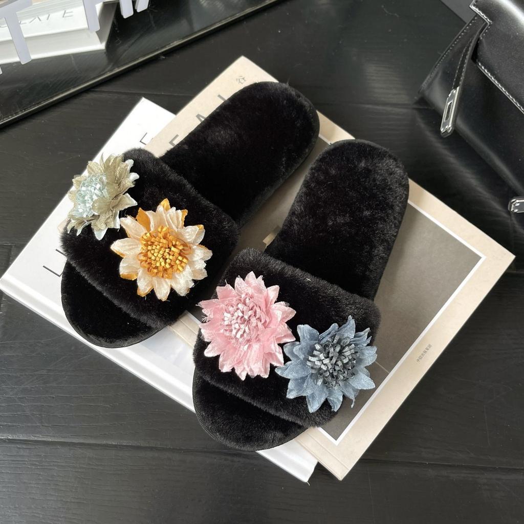 2025 Versatile Casual Slippers Women's Flower Fashion Versatile Outer Wear One-word Tug Home Furry Soft Bottom Student Slippers