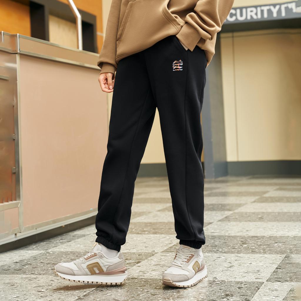 Li Ning Sports Lifestyle Series Модные простые трикотажные спортивные брюки с эластичной резинкой на талии, женские плавки, черные AKLU868-3
