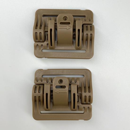 Отличная быстросъемная пряжка без перфорации, удобная, практичная.