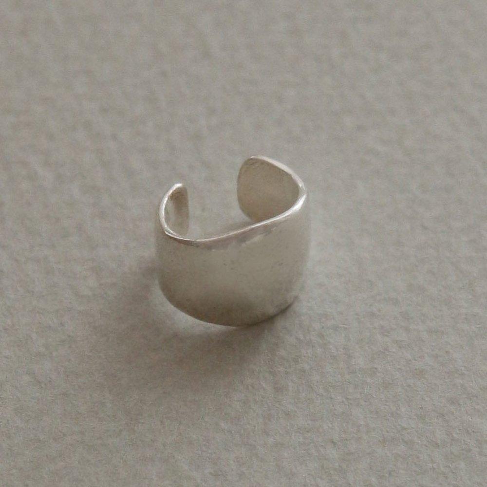 J.Lauren Bold Hammered Silver Ear Cuff M03939