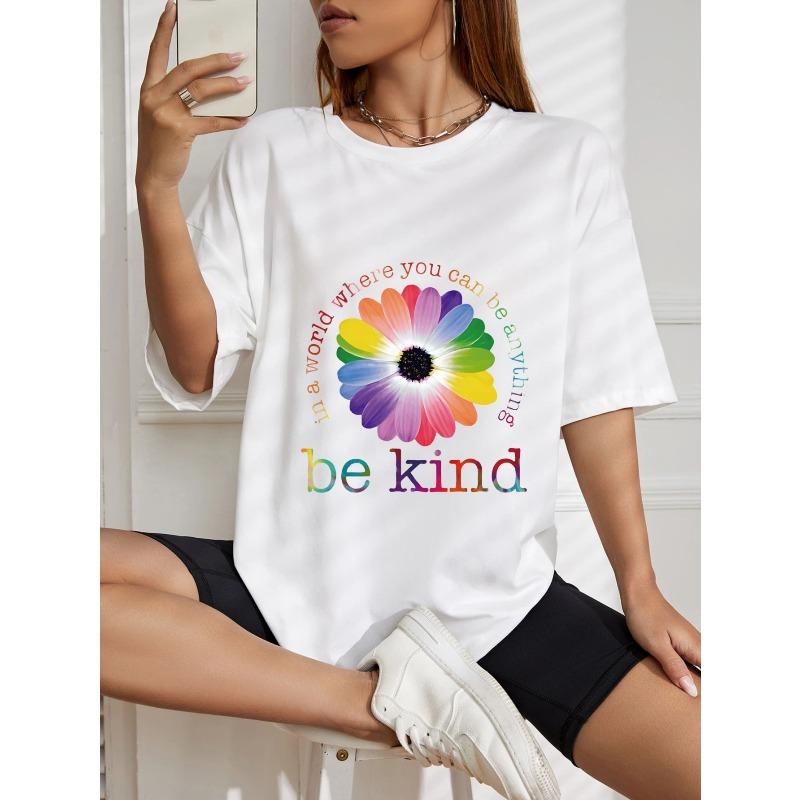 Oversized T-Shirt with Rainbow Gradient Daisy Print – "be kind" Heartwarming Slogan Artistic Top