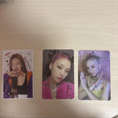[Б/У] Коллекционные карточки ITZY YEJI 3 шт.