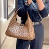 Hand-woven European and American Retro Texture Versatile Handbag Large Capacity Leisure Commuting Fashion Simple Tote Bag