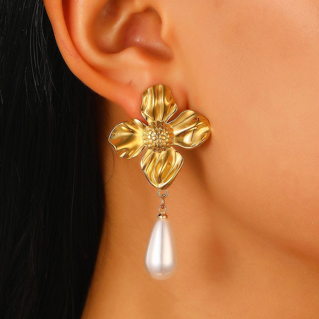 High-end Metal Flower Cold Wind Pearl Pendant Earrings Women's Niche Design Temperament Stud Earrings Wholesale