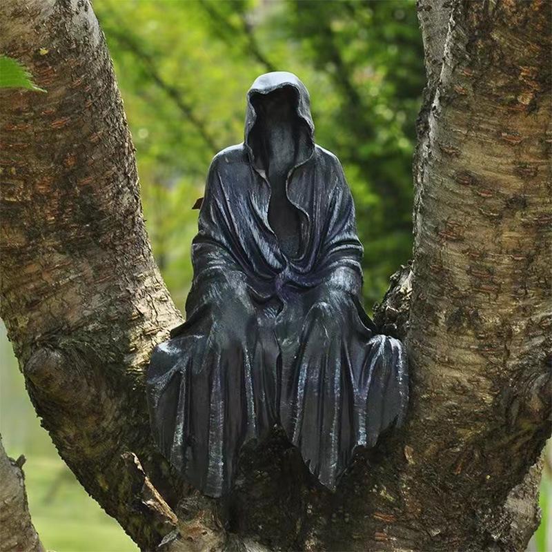 Mysterious Black Clothes Resin Ornament: Lord of Mysteries Home Decoration Piece