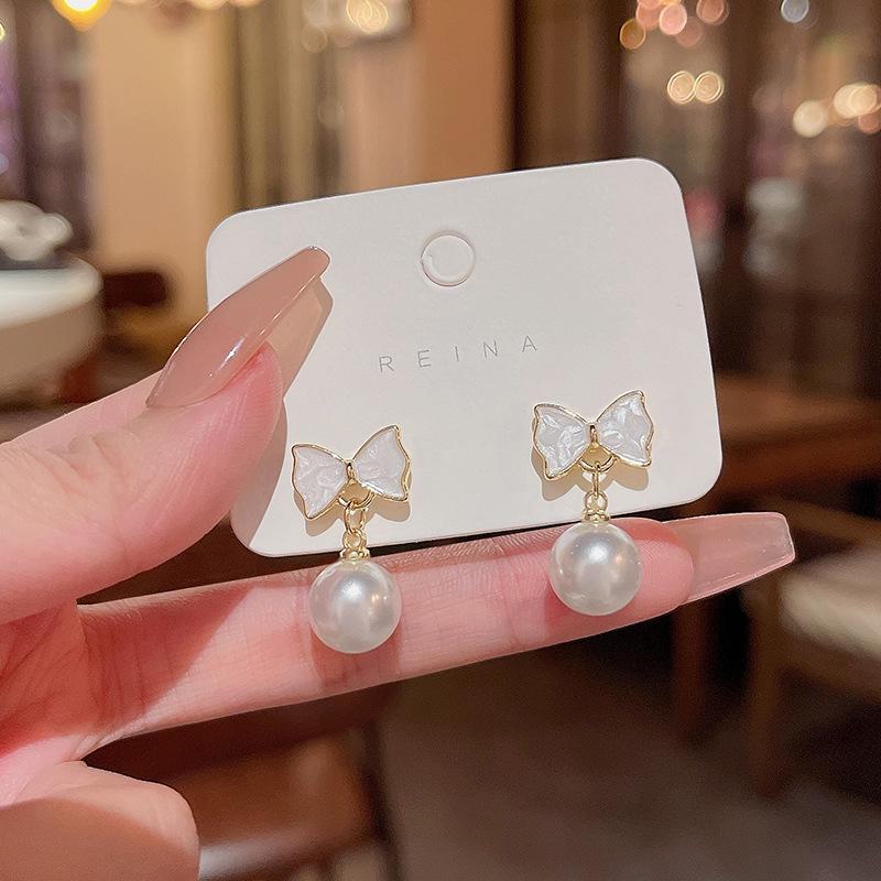 Серьги-бантики из серебра 925 пробы с жемчугом — модный, элегантный, универсальный дизайн